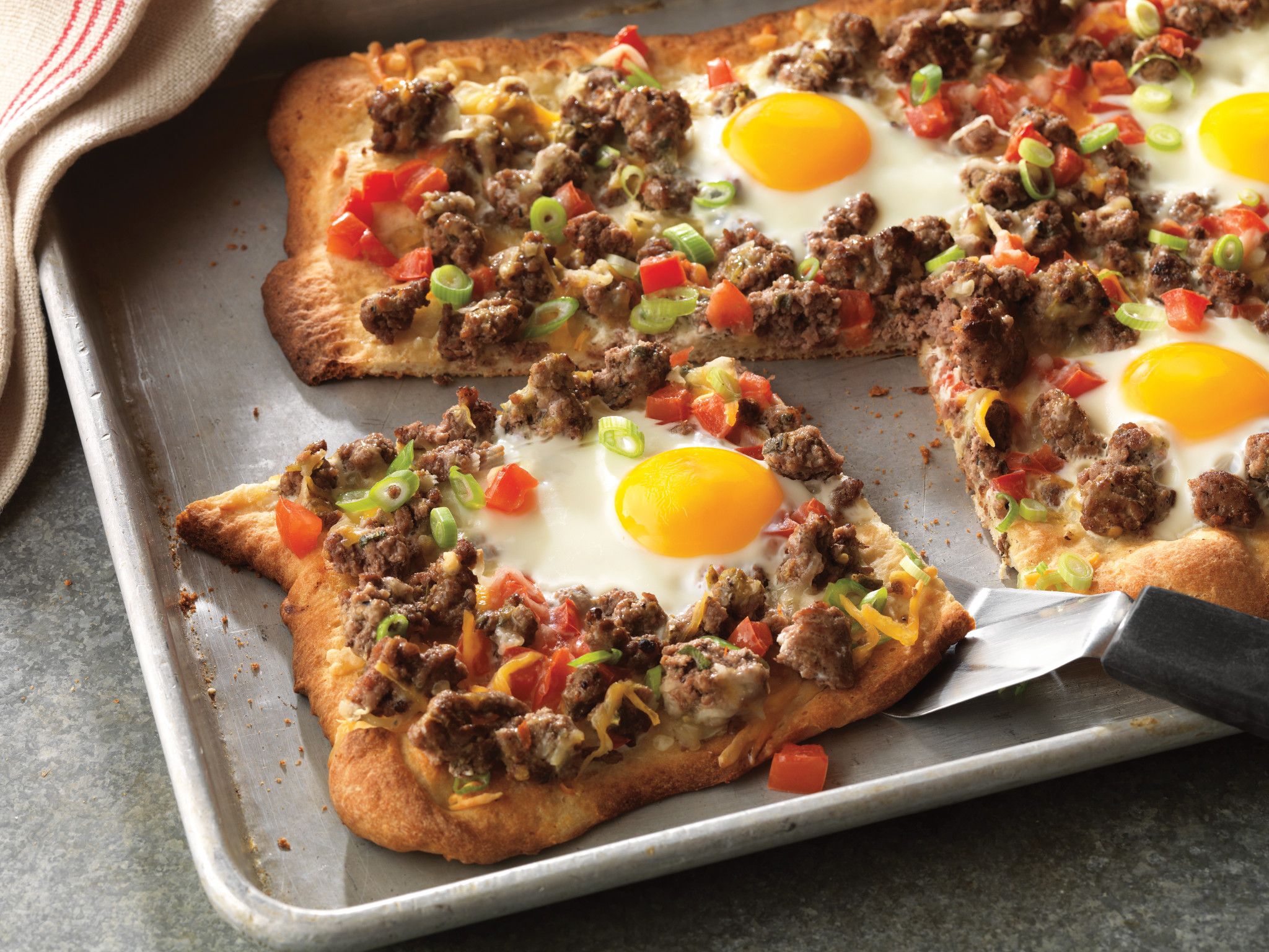 beef-breakfast-pizza-ole