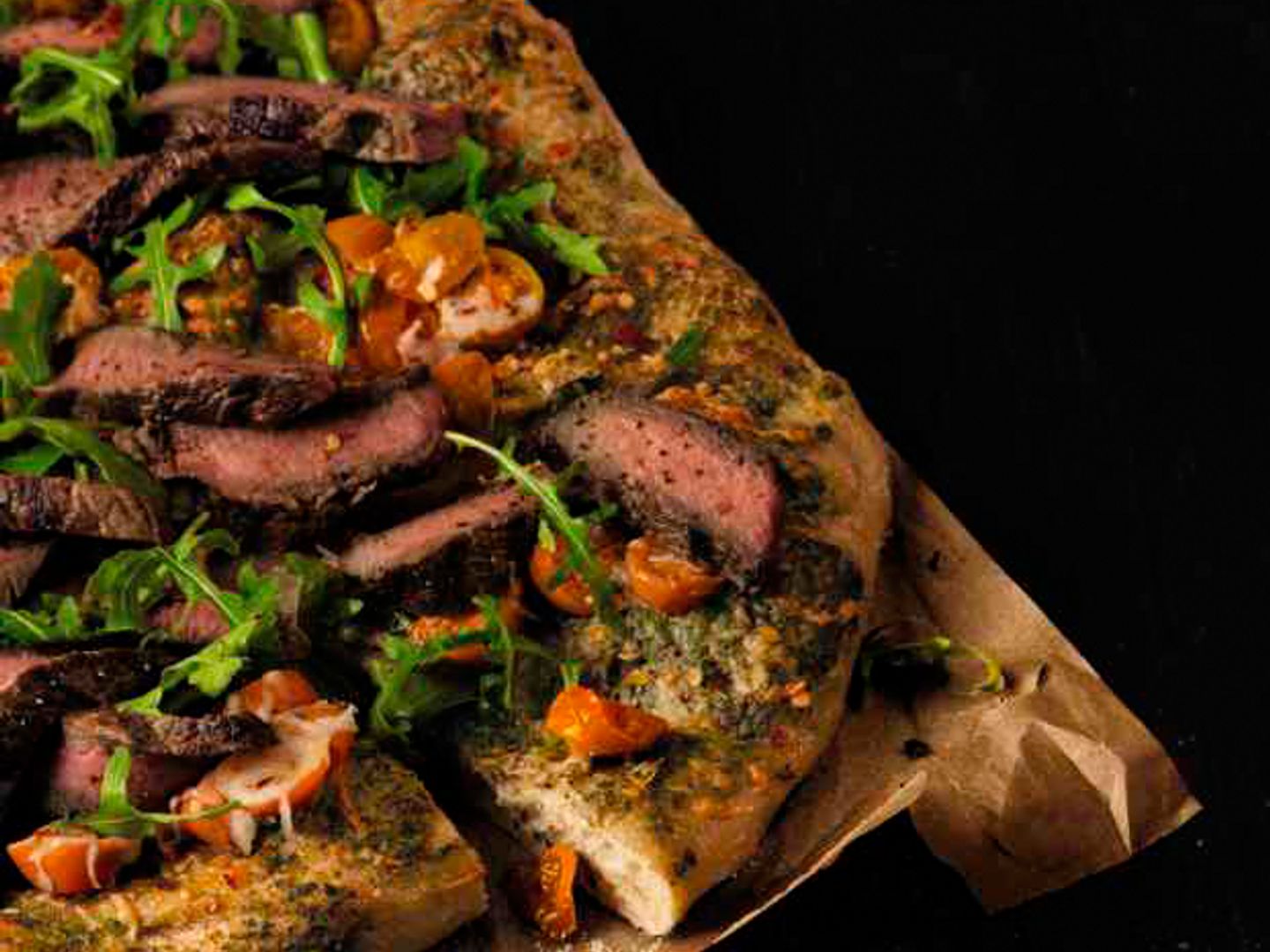 pesto-steak-and-arugula-pizza